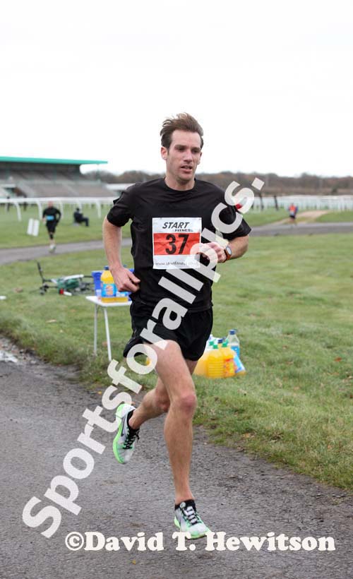 Julian Hatcher (Border Harriers) winning the Newcastle Half Marathon, Newcastle Racecourse, Gosforth, Newcastle. Photo: David T. Hewitson/Sports for All Pics